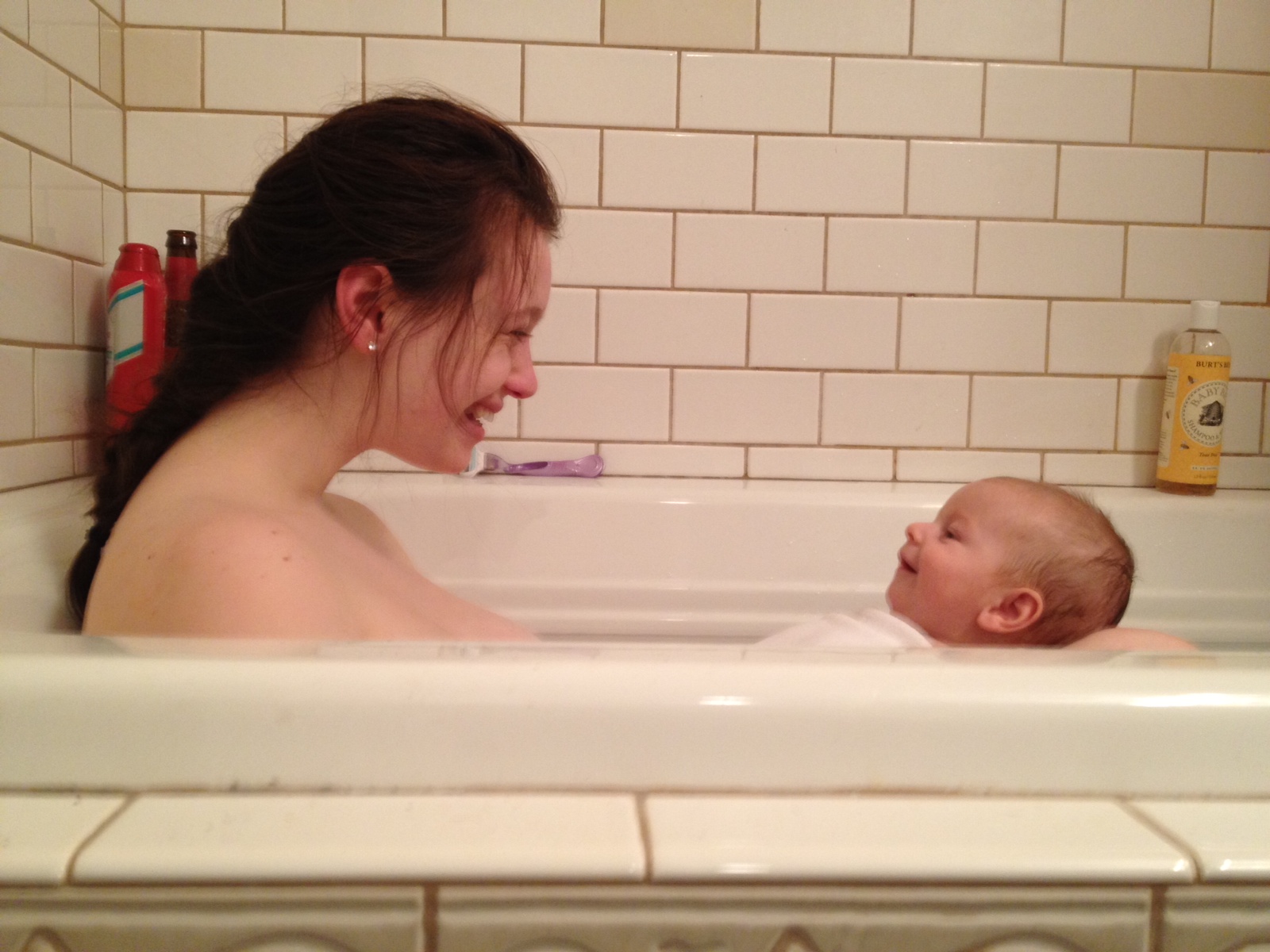 Мать сына в ванной видео. Девочка Bath time. Girl Bath time Bathing мама. Daughter Bath time.